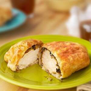 Chicken Wellington - Puff Pastry Chicken Wellington Recipe, Wellington Recipes, Chicken Wellington, Pepperidge Farm Puff Pastry, Wellington Recipe, Easter Food Appetizers, Eat More Chicken, Valentine's Dinner, Cornish Hens