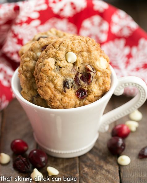 Gingered Cranberry Oatmeal Cookies | Loaded with spices, dried cranberries, white chocolate and oats! Oatmeal Cookies Recipes Easy, Cranberry Oatmeal Cookies, Cranberry Oatmeal, Easy Homemade Cookies, Oatmeal Cookies Easy, Oatmeal Cranberry Cookies, Chicke Recipes, Chocolate Oatmeal Cookies, Holiday Cookie Exchange