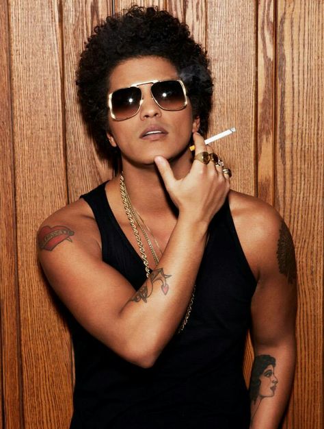 Precioso Mars Photos, Bruno Mars, Johnny Depp, Look Cool, Celebrity Crush, Mars, Beautiful People, A Man, Rap