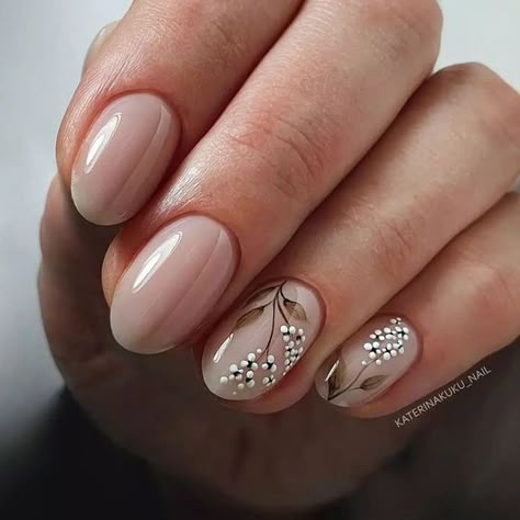 March Nails Ideas 2024: Trendy Gel, Xmas, Simple, and Christmas Nail Designs March Nails Ideas, March Nails, Milky Nails, Plain Nails, Broken Nails, Subtle Nails, Floral Nail Art, Her Nails, Bride Nails