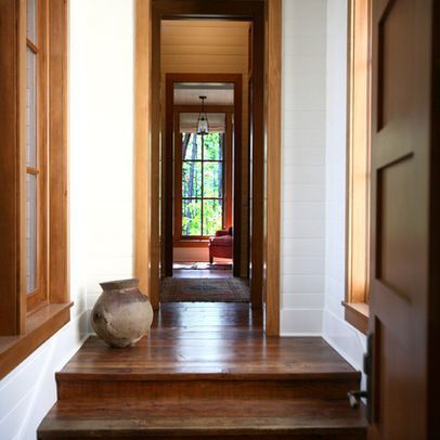 HENRY ISLAND-HOUZZ White Baseboards And Wood Trim, Stairwell Remodel, Painting Ceilings, Painting Trends, Paintings People, Bathroom Paintings, Painting Doors, Natural Wood Trim, Painting Ceiling