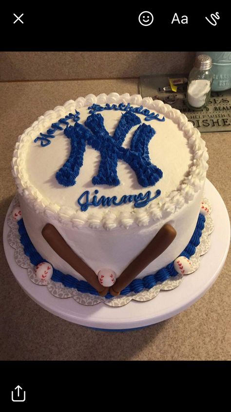 New York Yankees cake Yankee Birthday Cake, Yankees Cake Ideas, Yankee Baseball Cake, New York Yankees Cake, Yankee Cake, Baseball Birthday Cakes, Baseball Cake, 8 Inch Cake, Dads Birthday