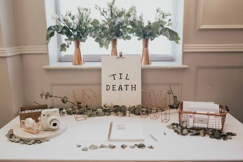 21 Ways to Set Up a Card or Gift Table at Your Wedding Wedding Seating Display, Creative Wedding Sign, Wedding Guest Book Table, Gift Table Wedding, Polaroid Guest Book, Guest Book Table, Card Table Wedding, Wedding Entrance, Geometric Wedding