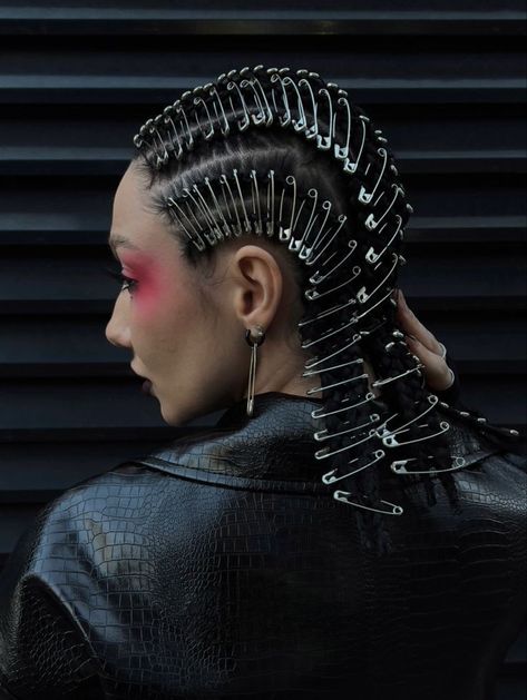 Futuristic Haircut, Futuristic Hairstyles Women, Cyberpunk Hairstyles Women, Eccentric Hairstyles, Alien Hairstyle, High Fashion Hairstyles, Cyberpunk Hairstyles, Alien Hair, Futuristic Punk