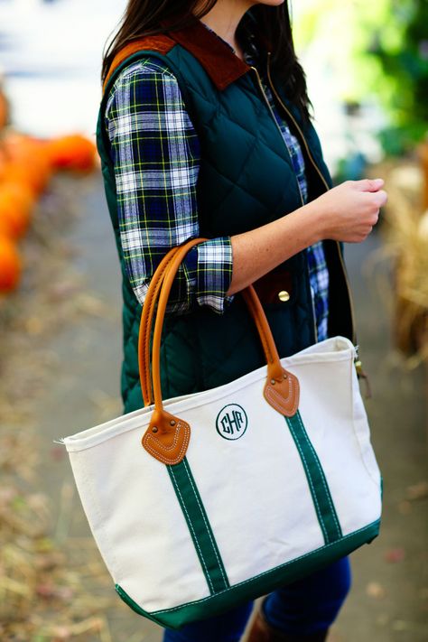 Connecticut fashion blogger Carly Heitlinger carries a medium LL Bean Boat and Tote Ll Bean Boat And Tote, Ll Bean Tote, Boat And Tote, Fall Prep, Preppy Things, Preppy Bags, Boat Tote, Preppy Fashion, Preppy Winter