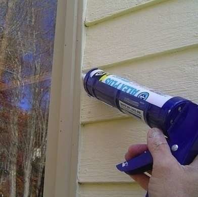 Caulk Caulking Windows, Winterize Your Home, Easy Home Improvement, Home Fix, Diy Home Repair, Home Repairs, Diy Home Improvement, Home Maintenance, Home Repair