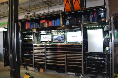 Big-Time Boxes: Robert McGullam, Snap-on Tools Snap On Tool Box Ideas, Tool Box Organization Ideas, Snap On Tool Box, Shop Tool Boxes, Snapon Tools, Snap On Tool, Mechanic Tool Box, Box Organization, Snap On Tools