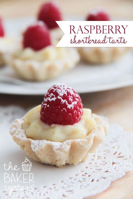 Raspberry shortbread tarts Raspberry Shortbread, Tea Party Desserts, Dessert Party, Tea Party Food, Elegant Desserts, Vanilla Custard, Sweet Cookies, Tea Sandwiches, Party Desserts