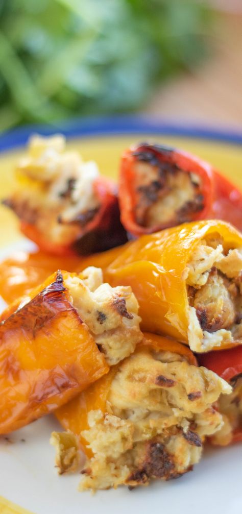 Stuffed Mini Sweet Peppers, Mini Peppers Recipes, Stylish Cravings, Sweet Pepper Recipes, Low Carb Stuffed Peppers, Guacamole Ingredients, Keto Easy, Mini Sweet Peppers, Easy Dinner Recipes Crockpot