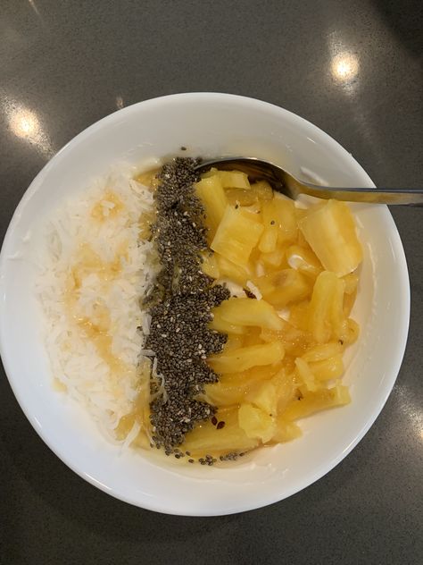 Pineapple, coconut, chia seeds and organic honey on a creamy bed of Greek yogurt Pineapple Yogurt Bowl, Pineapple Yogurt, Chia Bowl, Coconut Chia, Food Bowls, Yogurt Bowl, Fabulous Diy, Pineapple Coconut, Organic Honey