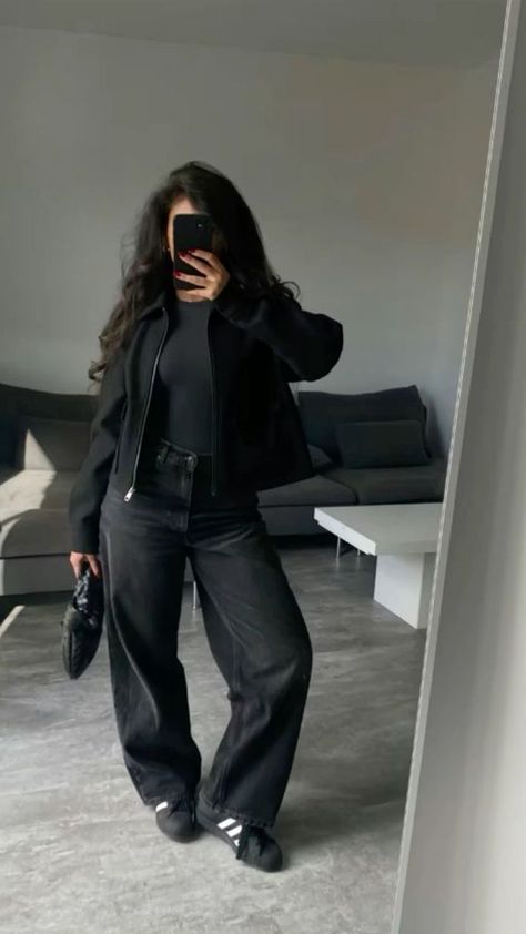 Outfit Full Black, Outfit Nero, Black Jacket Outfit, Full Black Outfit, Khaleeji Abaya, Mode Zara, Uni Outfits, Cold Outfits, Inspo Outfit