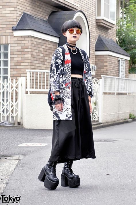 Kimono Harajuku Outfit, Dark Colorful Outfits, Harajuku Kimono Style, Scottish Punk Fashion, Neo Tokyo Fashion, Shibuya Street Style, Japanese Punk Fashion Harajuku Style, Samurai Inspired Fashion, Japanese Androgynous Fashion