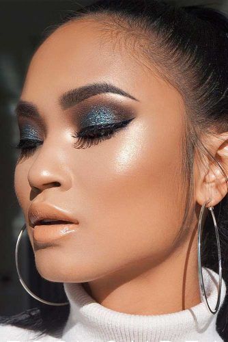 Sexy Makeup Ideas for Valentines Day ★ See more: http://glaminati.com/makeup-ideas-valentines-day/ Pretty Wedding Makeup, Best Makeup Remover Wipes, Winter Make-up, Semi Cut Crease, Make Up Gold, Blue Smokey Eye, Grey Makeup, Best Makeup Remover, Maybelline Mascara