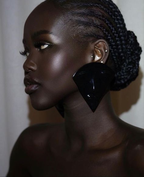 Black Model Woman, Black Girls Names, Black Supermodels, Anok Yai, Adut Akech, Dark Skin Models, Girls Names, Dark Skin Beauty, Black Femininity