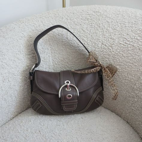 SOLD 🧸 2006 Coach chocolate brown leather mini soho bag 🧸 ⋆ $185 ⋆ Free US shipping ⋆ great overall condition, has 2 black marker stains on the back of the bag, see pictures ⋆ 10" x 6" ⋆ Purchase directly through link in bio or dm me to purchase ⋆ Accessories included #vintagecoach #fall #pinterest #fallaesthetic #fallinspo Vintage Coach Bags Outfits Style, Coach Aesthetic, Coach Soho Bag, Coach Vintage Bag, Coach Vintage Handbags, Fall Pinterest, Dream Accessories, Marker Stain, Fashion Diary