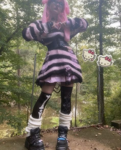 Royal High Alt Outfits, Kawaii Goth Outfits For School, 2021 Alt Fashion, Goth Pink Outfit, Alt 2020 Fashion, Pastel Goth Outfits Kawaii, 2020 Alt Fashion, Pastel Goth Outfits Aesthetic, Dark Kawaii Outfits