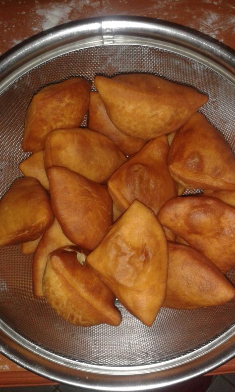 MANDAZI RECIPE my version. Ingredients. – all purpose flour – sugar – blue band (margarine) – milk – water – yeast – baking powder. Method. – add 5 c… Mandazi Recipe No Yeast, Samosa Filling Recipe, Mandazi Recipe, Somali Food, Samosa Filling, Ugandan Food, Kenya Food, Yeast Baking, Tanzania Food