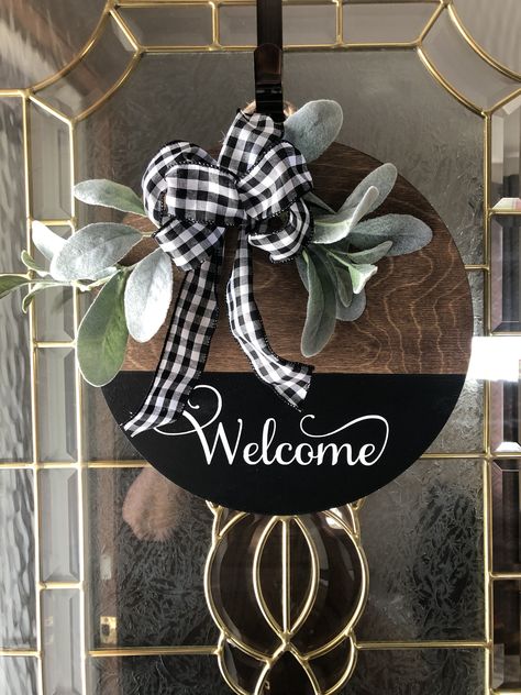 Farmhouse Welcome Door Hanger, Home Sweet Home Circle Sign, Welcome Sign Front Door Hunting, Welcome Door Hanger Rustic, Square Welcome Sign Front Door Hanging, Door Rounds, Round Signs, Hanger Ideas, Couture Ideas