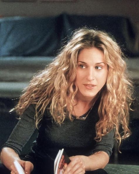 Sarah Jessica Parker Hair, Carrie Bradshaw Hair, Hair Jazz, Carrie Bradshaw Style, Curly Blonde Hair, Sarah Jessica Parker, Curly Hair Cuts, Hair Inspo Color, Long Bob