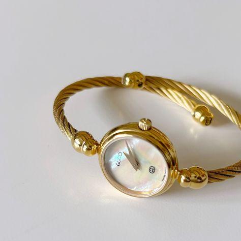 SOLD** Gucci seashell dial gold plated bangle watch from the 90s 90’s Jewelry, Dainty Watches, Jewellery Lookbook, Dreamy Accessories, Vintage Gold Watch, Pretty Watches, Timeless Watches, Vintage Watches Women, Face Jewellery