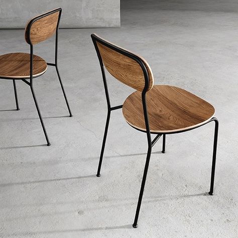 Chair Cafe Design, Restaurant Chairs Design, Metal And Wood Chairs, Kursi Outdoor, Industrial Cafe, Stellar Works, Neri Hu, Kursi Bar, Industrial Chair