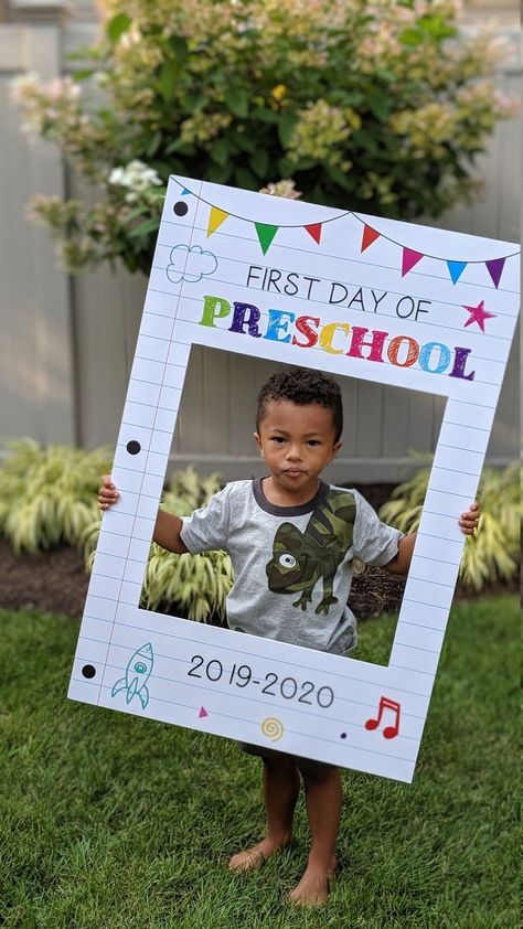 First Day Board, First Day Crafts Kindergarten, First Day Of School Photo Frame, My First Day At School Frame, Polaroid Photo Prop, First Day Of School Frame, 1st Day Of School Pictures, First Day Of First Grade, School Photo Frames