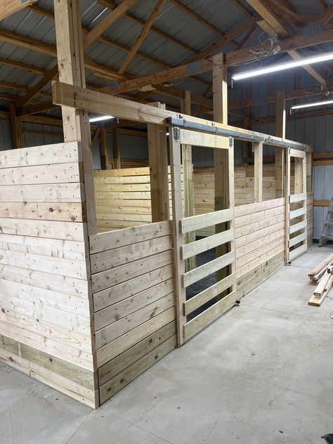 Horse Stall Walls, Western Barn Ideas, Horse Stall Ideas Diy, Easy Horse Stalls, Diy Horse Stalls, Small Horse Barn Plans, Horse Stalls Diy, Miniature Horse Barn, Equine Stables