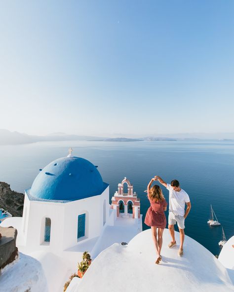 Grecia Santorini, Santorini Grecia, Santorini Travel, Mackenzie Ziegler, Breathtaking Places, Engagement Ideas, Santorini Greece, Travel Goals, Luxor