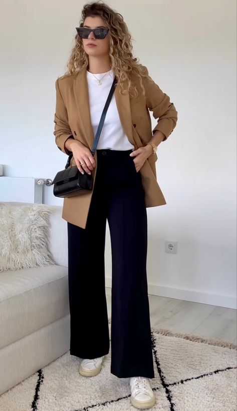 Business Drinks Outfit, Tan Trousers Outfit Fall, Black And Caramel Outfit, Black Boyfriend Blazer Outfit Work, Beige Blazer Winter Outfit, Architect Outfit Women Work, Casual Work Outfits Spring 2024, Beige Blazer Outfit Women, Outfits Con Saco Beige