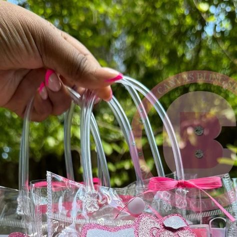 Canvas Bling Party Favors on Instagram: "Double Tap if you love #hellokitty 🫶🏾  How adorable are these custom 3D gift bags?   Each item inside was individually customized to perfectly match the Hello Kitty theme 🎀  Are you feeling these custom gift bags?  Yay 😁 or Nay🥴  ✨✨✨✨✨✨✨✨✨✨✨✨✨✨✨✨✨✨  Hi 👋🏾   I’m Monalisea and I create some of the dopest custom party favors that you will find. I absolutely love the fact that I get to help you make your celebration even more memorable through custom goodies!   If you are into throwing fabulous parties, be sure to give me a follow. I will be sharing ideas and inspo for all things party 🎉  . . . . . #partyfavorcreator #partyfavors #custompartyfavors #partyfavorideas #partyideas #kidparties #partyfavorsforkids #partyfavorsforadults #partyfavorsfor Hello Kitty Party Favors Goodie Bags, Hello Kitty Party Favors, Hello Kitty Theme, Kitty Theme, Bling Party, Party Favors For Adults, Custom Gift Bags, Hello Kitty Themes, Custom Party Favors