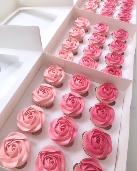 Pink Birthday Cupcakes Ideas, Birthday Cupcakes Design Ideas, Pink Rosette Cupcakes, Rose Themed Cupcakes, Pink Wedding Desserts, Pink Cake And Cupcakes, Pink Fall Cupcakes, Pastel Pink Cupcakes, Galentines Party Cupcakes