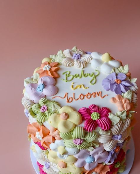 Helena Witte | Baby in Bloom 🌸🌼🌻🌺🪻🌷 I was given creative freedom on a bright and colourful floral cake for a beautiful baby shower and came up with this... | Instagram Colourful Baby Shower Theme, Baby Girl Baby Shower Themes Summer, Gender Reveal Ideas Desserts, Baby In Bloom Pregnancy Announcement, Baby Shower Themes Baby In Bloom, In Full Bloom Baby Shower Ideas, Bright Baby Shower Ideas, Last Baby Shower Ideas, Pastel Color Baby Shower Ideas