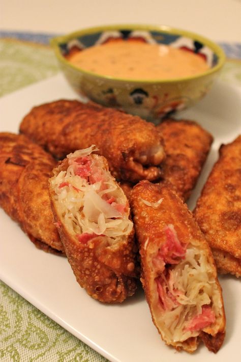 Reuben Egg Rolls, Chicken Spring Rolls, Corned Beef Recipes, Egg Roll Recipes, Wontons, Irish Recipes, Saint Patricks, St Paddy, Egg Rolls