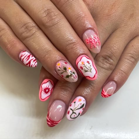 Kamrynn petersen 🔅 licenced nail tech :) | GOSH NO WAY THESE ARE REAL 😻🙌 estee you have the cutest taste | Instagram Cute Natural Nails Designs, Pointsetta Flower Nails, Nail Tech Tattoo, Cute Trendy Nail Designs, Nail Acrylic Ideas, Cute Spring Nail Ideas, Mismatched Nails, Retro Nails, Summery Nails