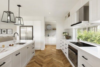 Breamlea 504 - Projects - polytec Hamptons Farmhouse, Carlisle Homes, Hamptons Kitchen, Calming Interiors, Large Open Plan Kitchens, Small Modern Kitchen, Hamptons Home, Home Exterior Makeover, Timeless Kitchen