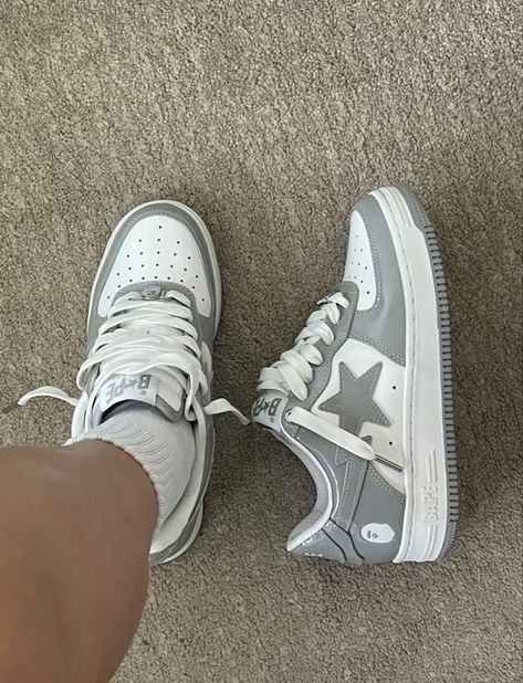 Pretty Sneakers, Trendy Shoes Sneakers, Dr Shoes, Preppy Shoes, Pretty Shoes Sneakers, Jordan Shoes Retro, All Nike Shoes, Shoes Outfit Fashion, Cute Nike Shoes