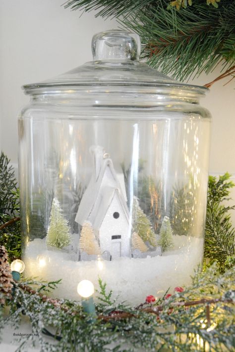 Christmas Jars - The Idea Room. I want to make this! @carissajoycamp Christmas Crafty, Diy Winter, Idea Room, Fun Christmas Decorations, Christmas Jars, Christmas Lanterns, Christmas Villages, Christmas Scenes, Christmas Scene