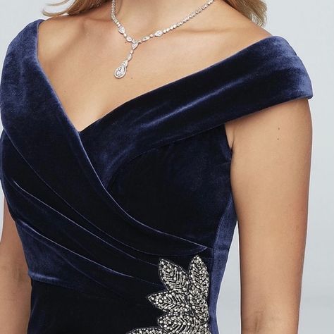 Evening Gown Velvet Gowns Evening Dresses, Blue Velvet Evening Gown, Velvet Gowns, Navy Velvet Dress, Georges Chakra, Dress Models, Navy Blue Velvet, Fashion Design Patterns, Red Carpet Look