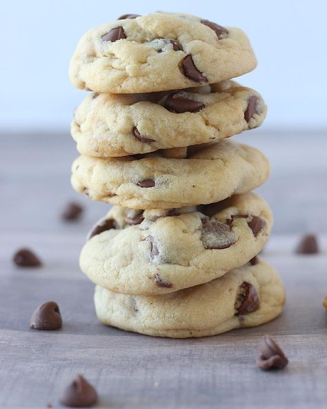 INCREDIBLY SOFT CHOCOLATE CHIP COOKIES - Ambers Kitchen Cooks Ambers Kitchen, Fluffy Chocolate Chip Cookies, Soft Chocolate Chip Cookies Recipe, Soft Chocolate Cookie, Chewy Chocolate Chip Cookies Recipe, Make Chocolate Chip Cookies, Soft Cookies, Soft Chocolate Chip Cookies, Chewy Chocolate Chip