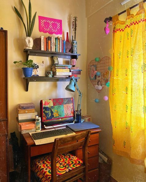 Mamta Sharma Das on Instagram: “My corner is all sort of sunshines today 🌞  #StudyDecor  #decor #homedecor #homeshantihome #indianhomes #mycorner #myhapoyzone…” India Bedroom Decor, Bedroom Corner Decor Ideas, Art Corner Ideas, Study Corner Ideas, Corner Decorating Ideas Living Room, Old Room Decor, Room Corner Decor Ideas, Corner Decor Ideas, Corner Decorating Ideas