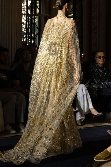 Zuhair Murad Fall 2022, Fall 2022 Couture, 2022 Couture, Fire And Blood, Gold Gown, Fantasy Gowns, Zuhair Murad, Fantasy Dress, Winter 2022