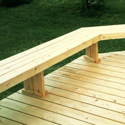 Details of well built bench Deck Benches, Deck Bench Seating, Wood Deck Designs, Deck Bench, Deck Seating, Corner Seating, Patio Deck Designs, Wooden Deck, Deck Designs Backyard