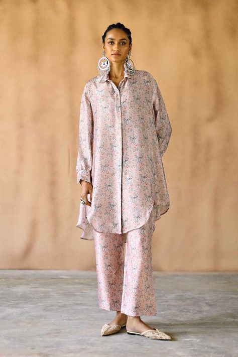 Co Ords Outfits Indian, Co Ords Outfits, Simple Kurta Designs, Kurti Patterns, Shirt Pant, Pakistani Fashion Casual, Casual Indian Fashion, Salwar Kamiz, Kurta Designs Women