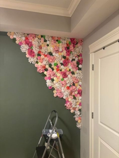 Home Design and Decor | Put up a flower wall in my bedroom | Facebook Wallpaper With Flowers, Flower Wall Design, Bedroom Fun, Flower Ceiling, Build A Frame, Diy Ceiling, Temporary Wallpaper, Diy Bedroom, Clearing Clutter