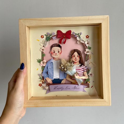 I personally think papercraft goes well with cute character illustration instead of the semi-realistic ones. What do you think? Swipe for comparison ✨ Which one do you prefer? #papercraft #diy Frame Paper Art, Wedding Gift Ideas Diy Crafts, Diy Photo Frame Cardboard, Gift Ideas For Wedding, Paper Character, Cute Character Illustration, Pop Up Frame, Book Art Projects, Rustic Wedding Cards