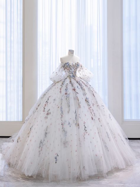 Ball Gown Aesthetic, Gaun Tulle, Fairytale Gown, Fairy Tale Wedding Dress, Music On Spotify, Gowns Dresses Elegant, Fancy Wedding Dresses, Cute Wedding Dress, Princess Ball Gowns