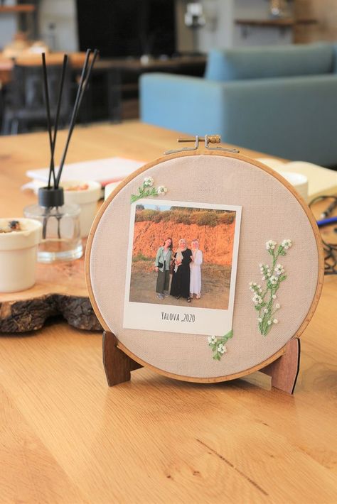 Embroidered Photo, Embroidered Hoop, Holiday Embroidery, Framed Embroidery, Embroidery Gifts, 자수 디자인, Personalized Embroidery, Sewing Embroidery Designs, Hand Embroidery Art