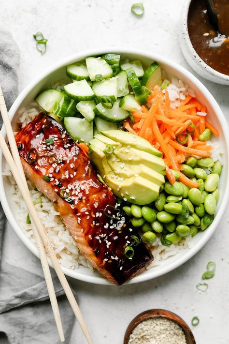 Teriyaki Salmon Bowl (Easy 30 Minute Dinner) Salmon Bowl Easy, Teriyaki Salmon Bowl, Meal In A Bowl, Salmon Poke, Broiled Salmon, 30 Minute Dinners, Salmon Bowl, Teriyaki Salmon, Salmon And Rice