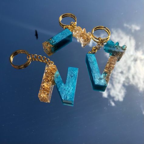 Resin Keychain Ideas Alphabet, Resin Keychain Ideas, Diy Resin Keychain, Handmade Rakhi Designs, Pink Keychain, Keychain Ideas, Epoxy Resin Diy, Diy Resin Projects, Resin Art Painting