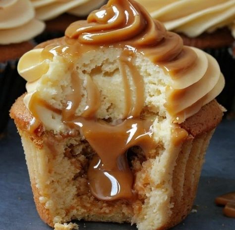 Ideas For Snacks For Party, Salted Caramel Cupcakes Easy, Caramel Pecan Cupcakes, Caramel Cupcakes Decoration, Caramel Stuffed Cupcakes, Call Cupcake Flavors, Gooey Salted Caramel Cupcakes, Vanilla And Caramel Cupcakes, Butter Pecan Cupcake With Caramel Filling